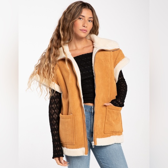 NWT BLANKNYC Faux Suede and Sherpa Short Sleeve Vest in Biscotti Size Small - Picture 1 of 8